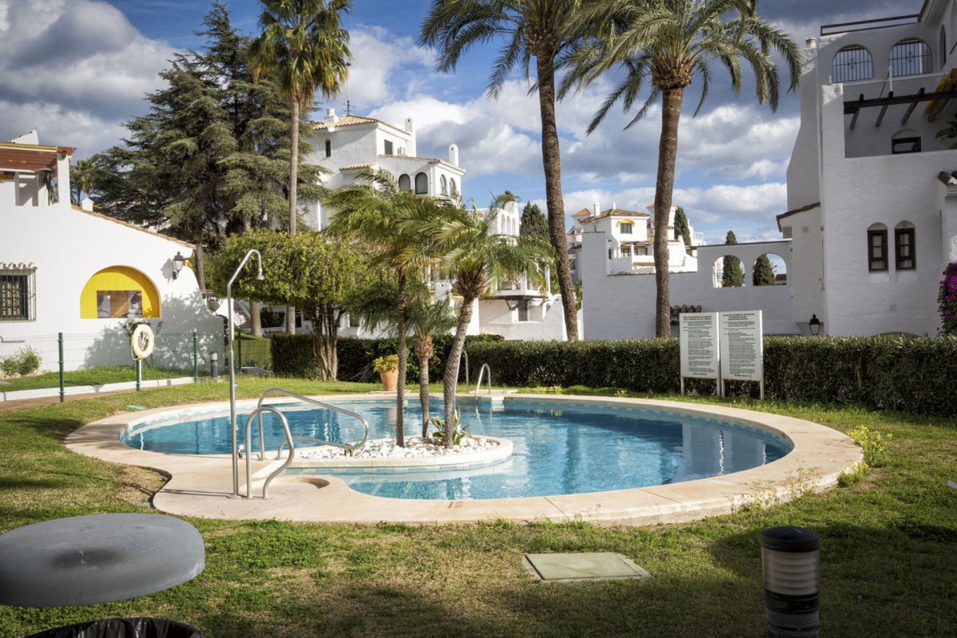 Resale - Apartment - Ground Floor Apartment - Marbella - Nueva Andalucia