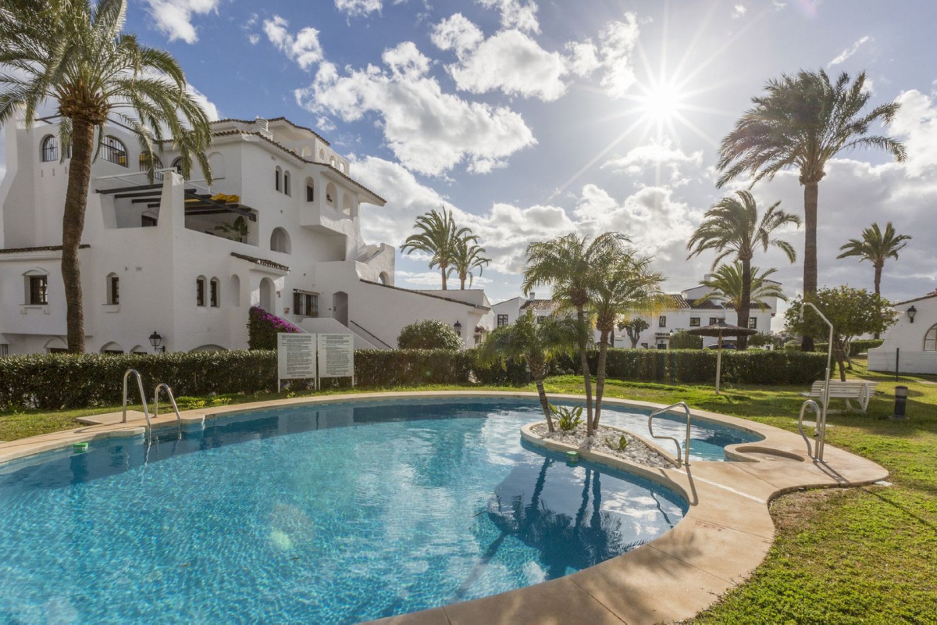 Resale - Apartment - Ground Floor Apartment - Marbella - Nueva Andalucia