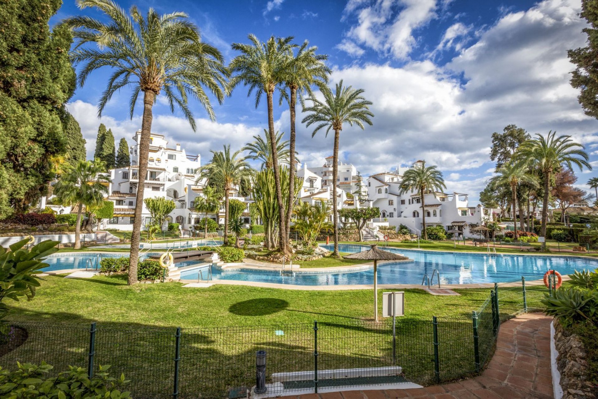 Resale - Apartment - Ground Floor Apartment - Marbella - Nueva Andalucia