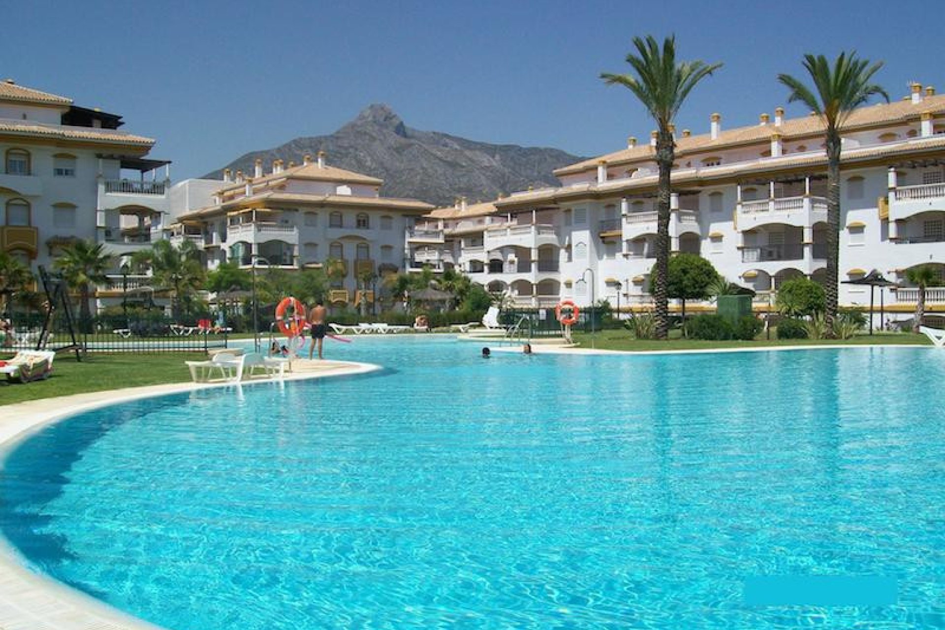 Resale - Apartment - Ground Floor Apartment - Marbella - Nueva Andalucia