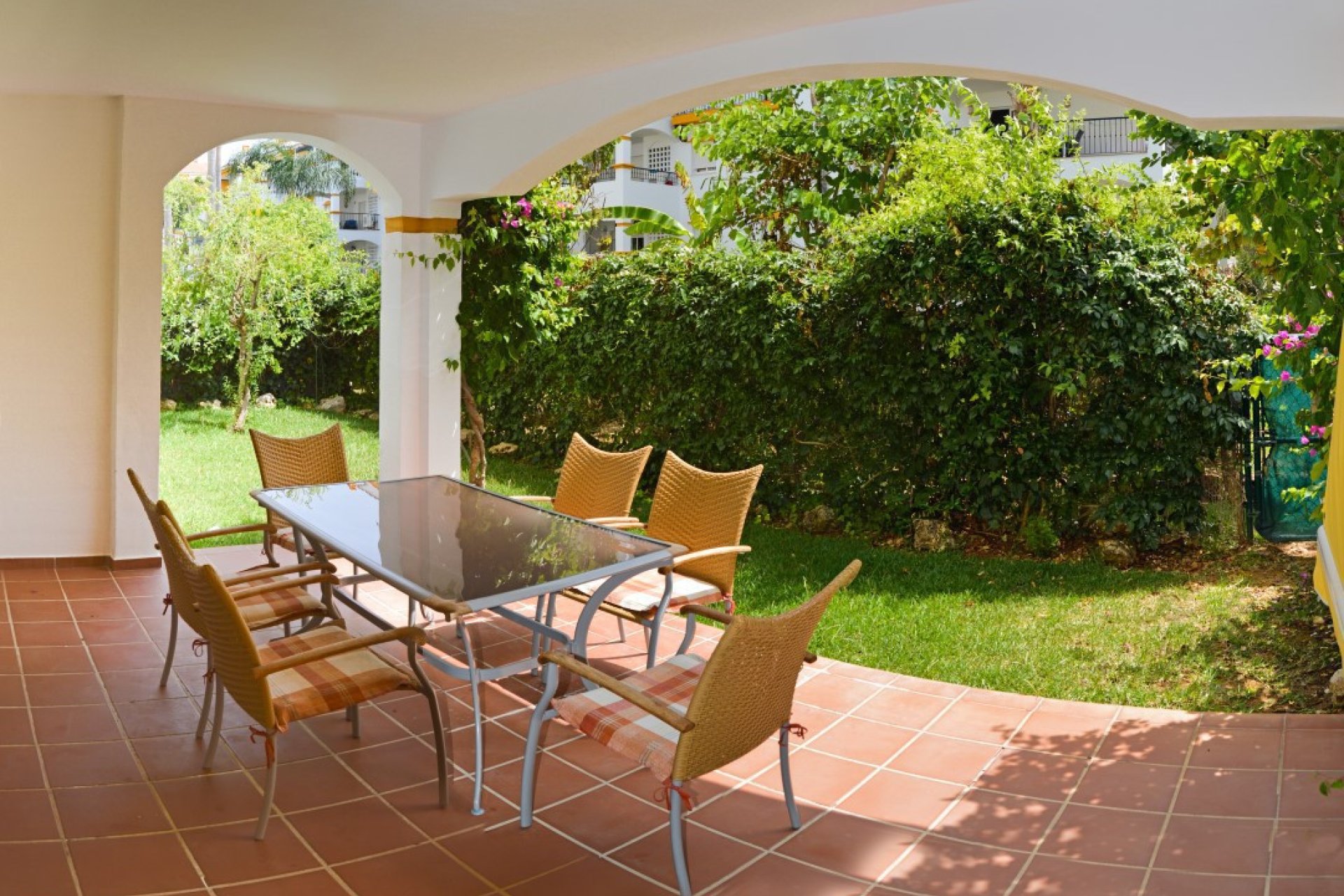 Resale - Apartment - Ground Floor Apartment - Marbella - Nueva Andalucia