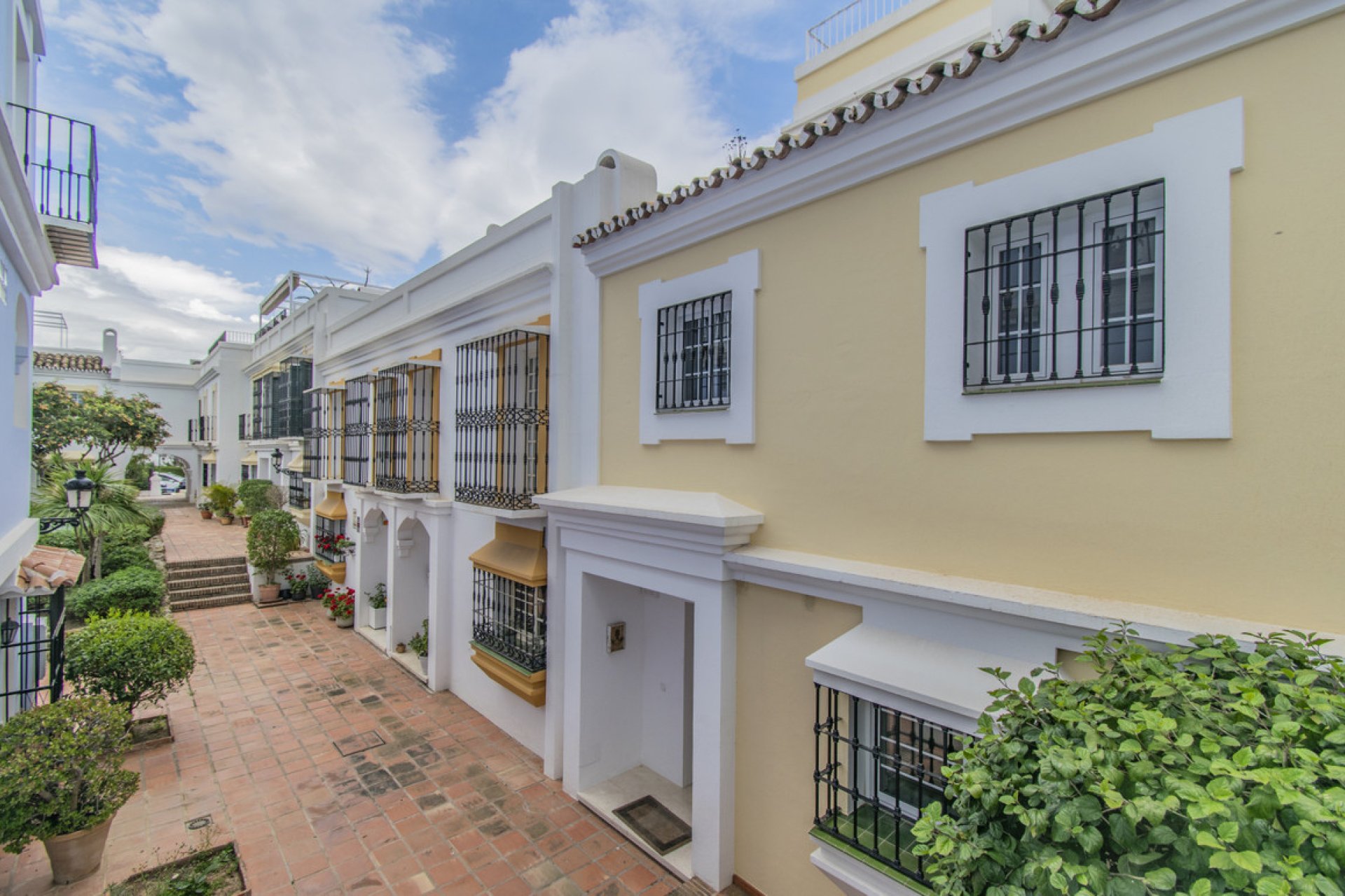 Resale - Apartment - Ground Floor Apartment - Marbella - Nueva Andalucia