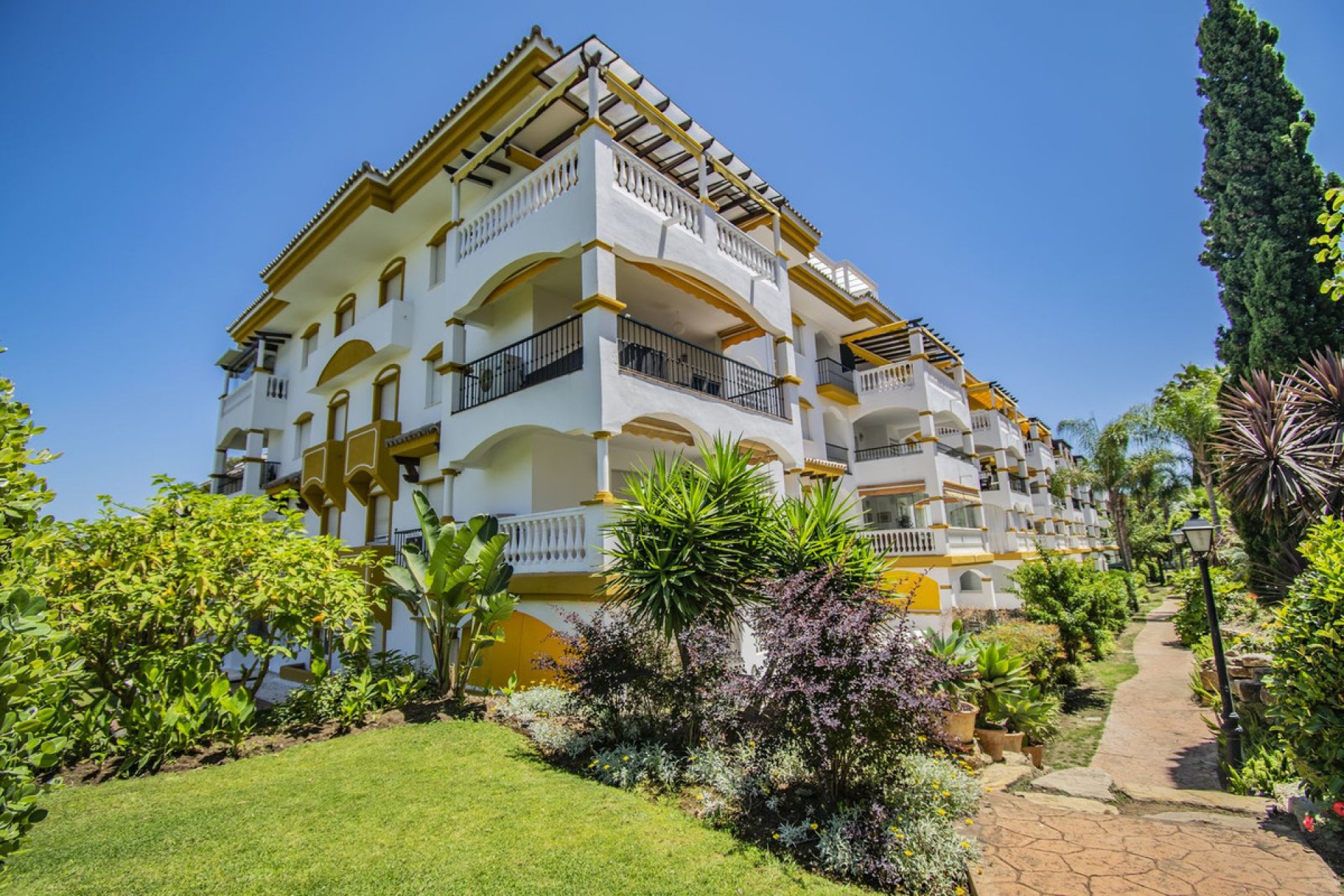 Resale - Apartment - Ground Floor Apartment - Marbella - Nueva Andalucia