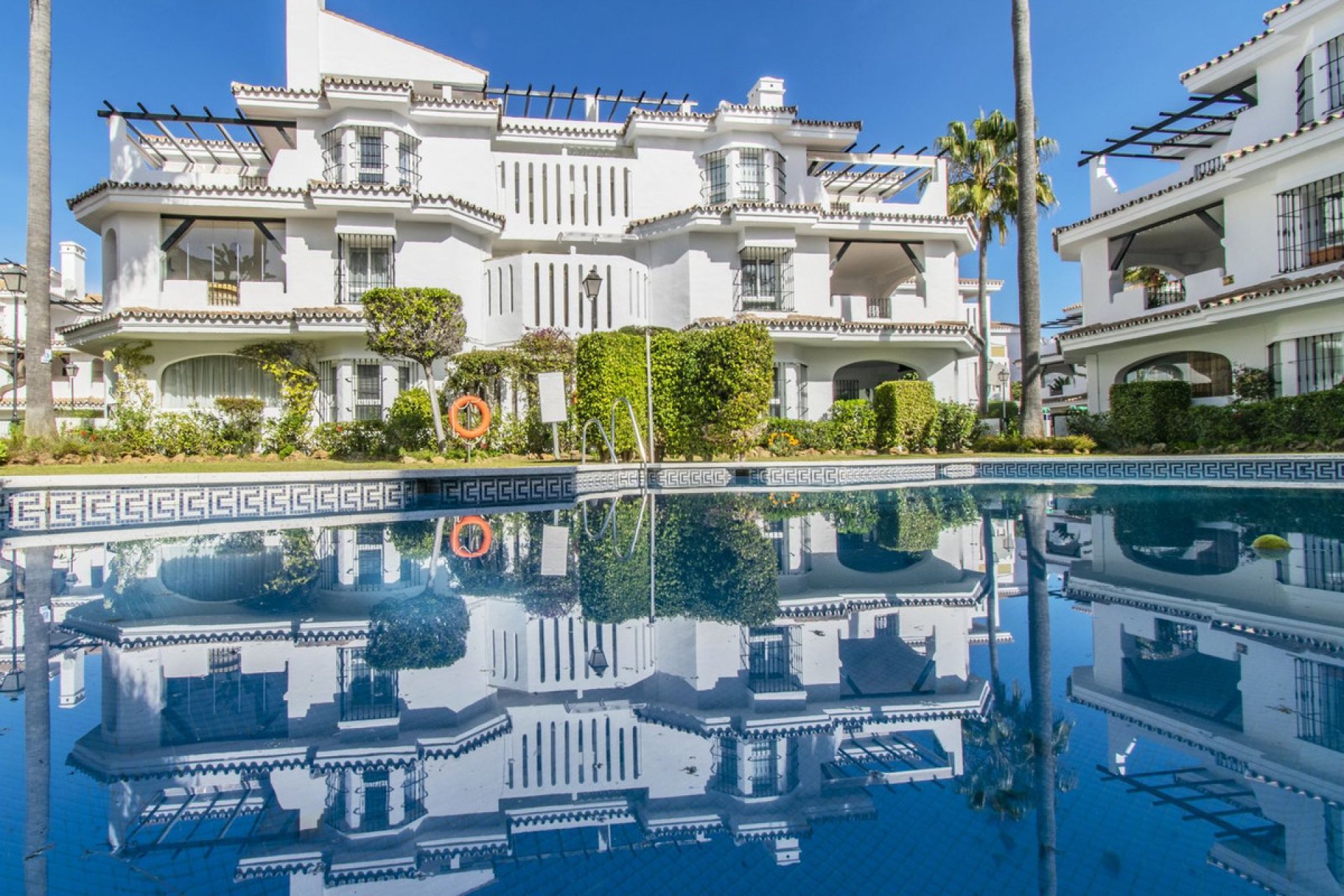 Resale - Apartment - Ground Floor Apartment - Marbella - Nueva Andalucia