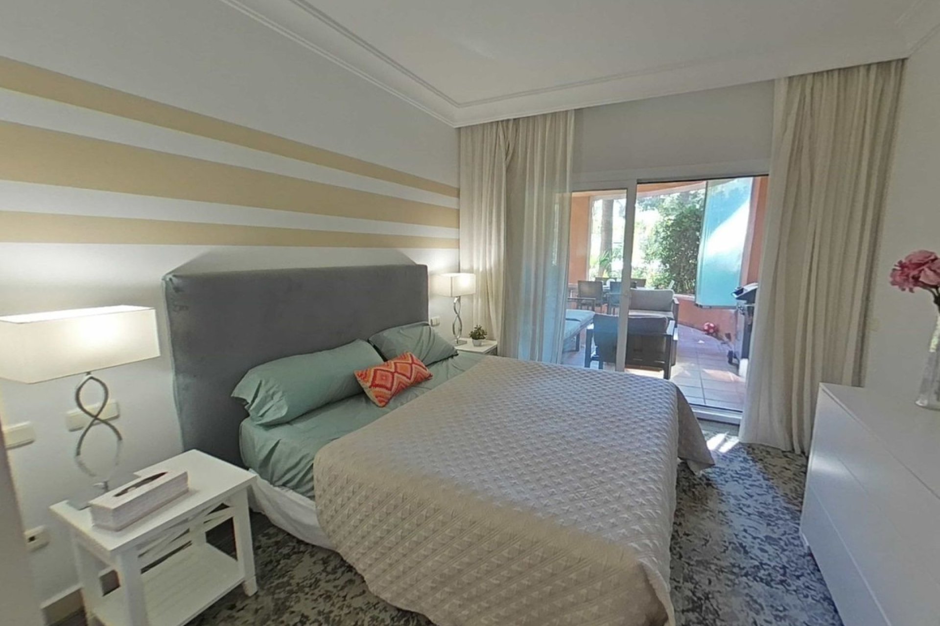 Resale - Apartment - Ground Floor Apartment - Marbella - Nueva Andalucia