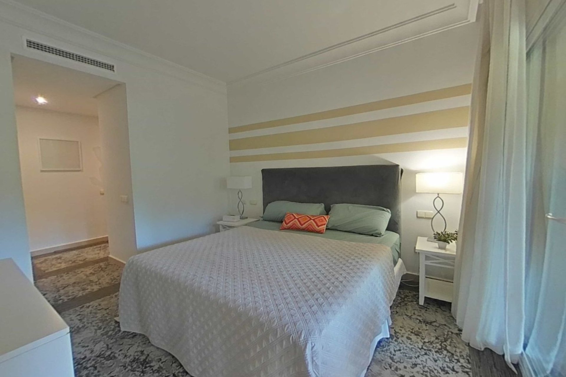 Resale - Apartment - Ground Floor Apartment - Marbella - Nueva Andalucia