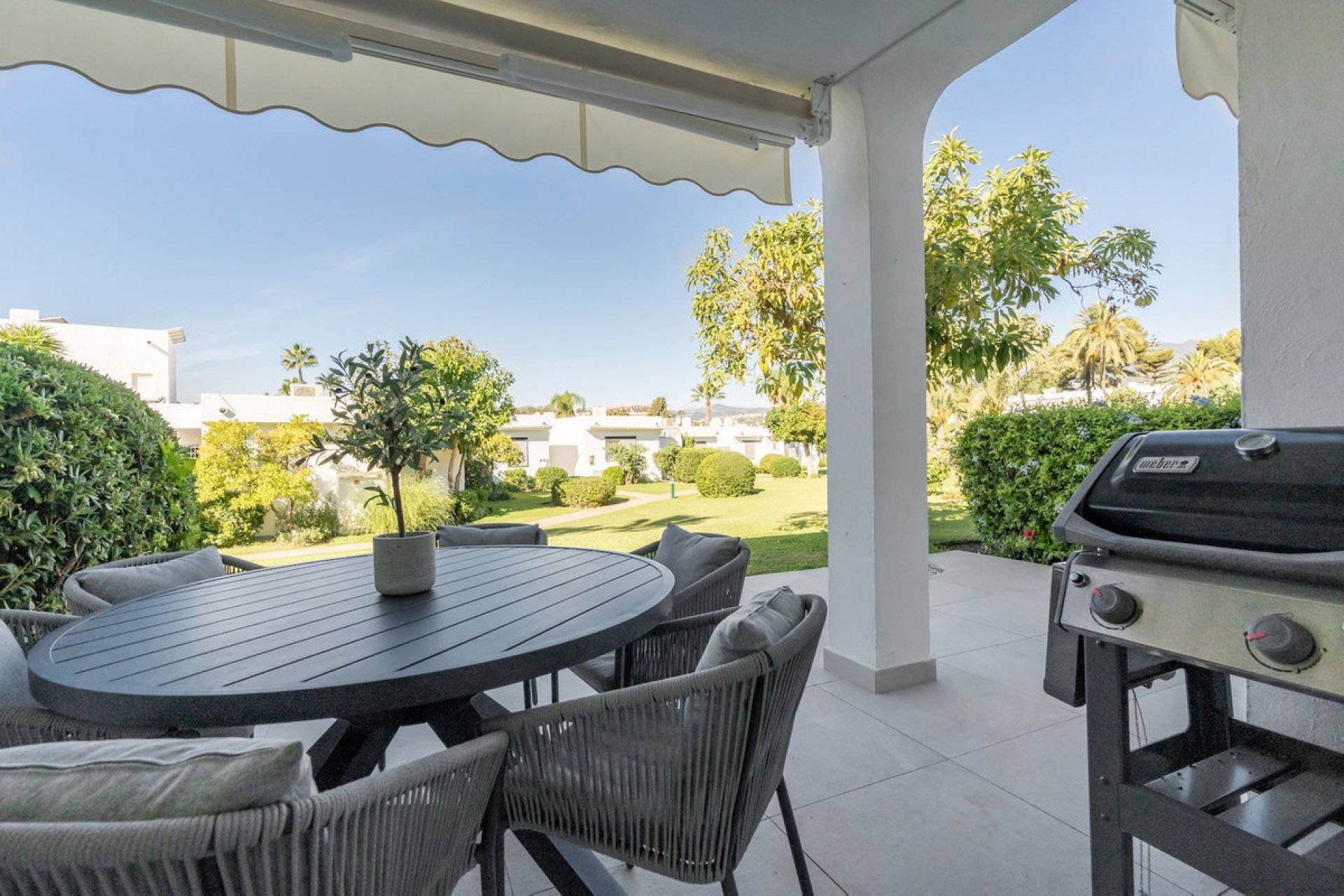 Resale - Apartment - Ground Floor Apartment - Marbella - Nueva Andalucia