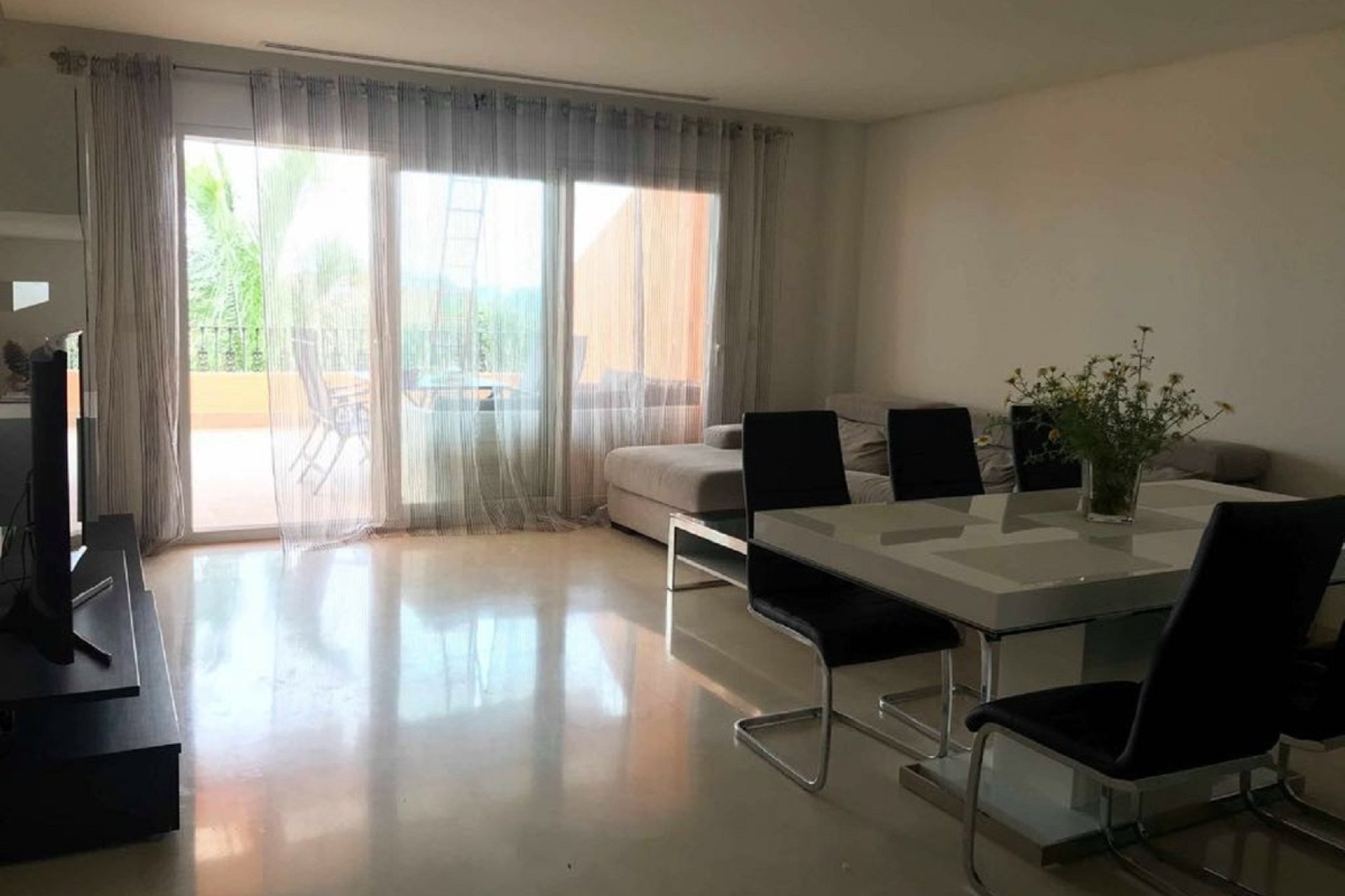 Resale - Apartment - Ground Floor Apartment - Marbella - Nueva Andalucia