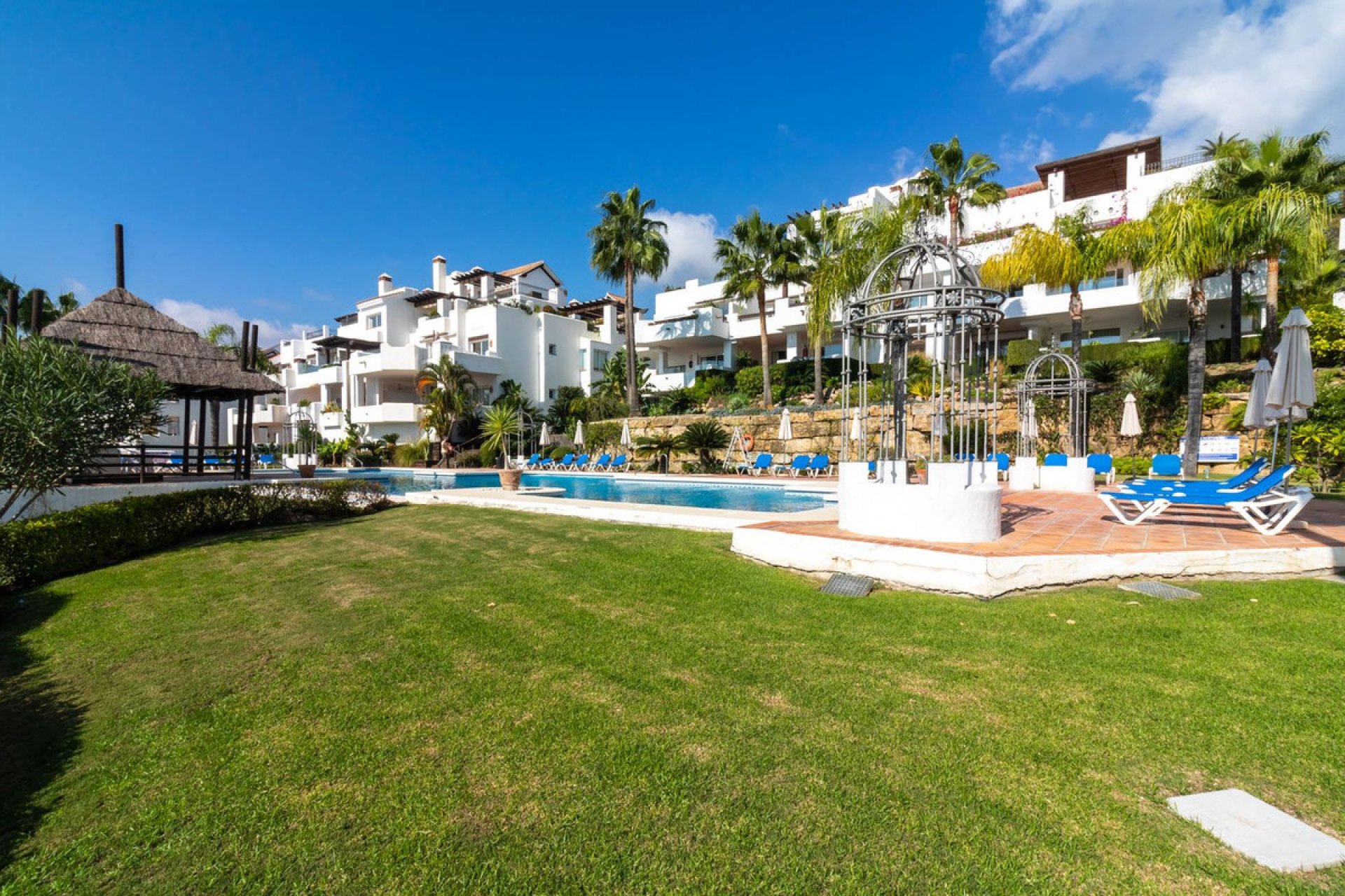 Resale - Apartment - Ground Floor Apartment - Marbella - Nueva Andalucia