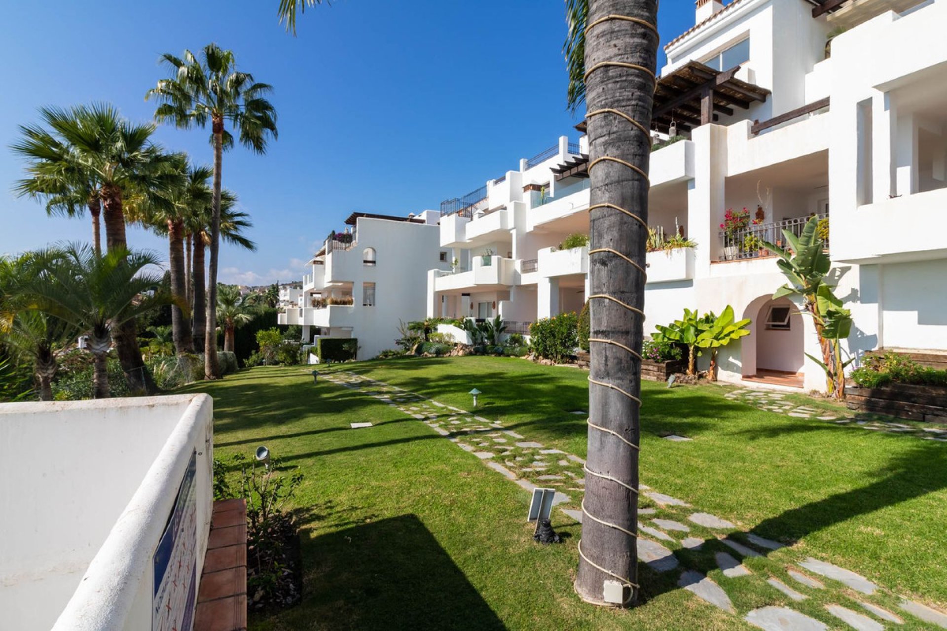 Resale - Apartment - Ground Floor Apartment - Marbella - Nueva Andalucia