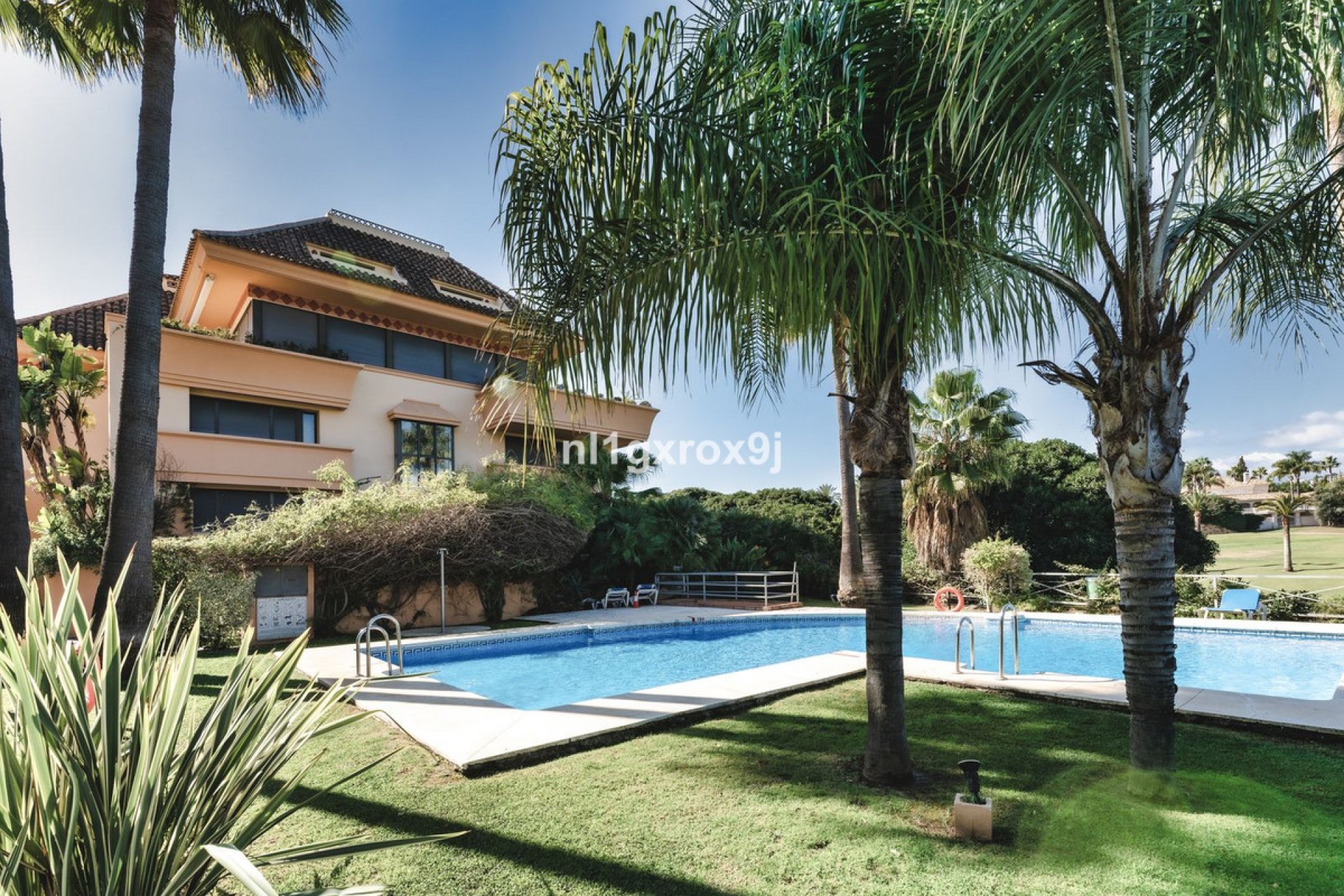 Resale - Apartment - Ground Floor Apartment - Marbella - Nueva Andalucia