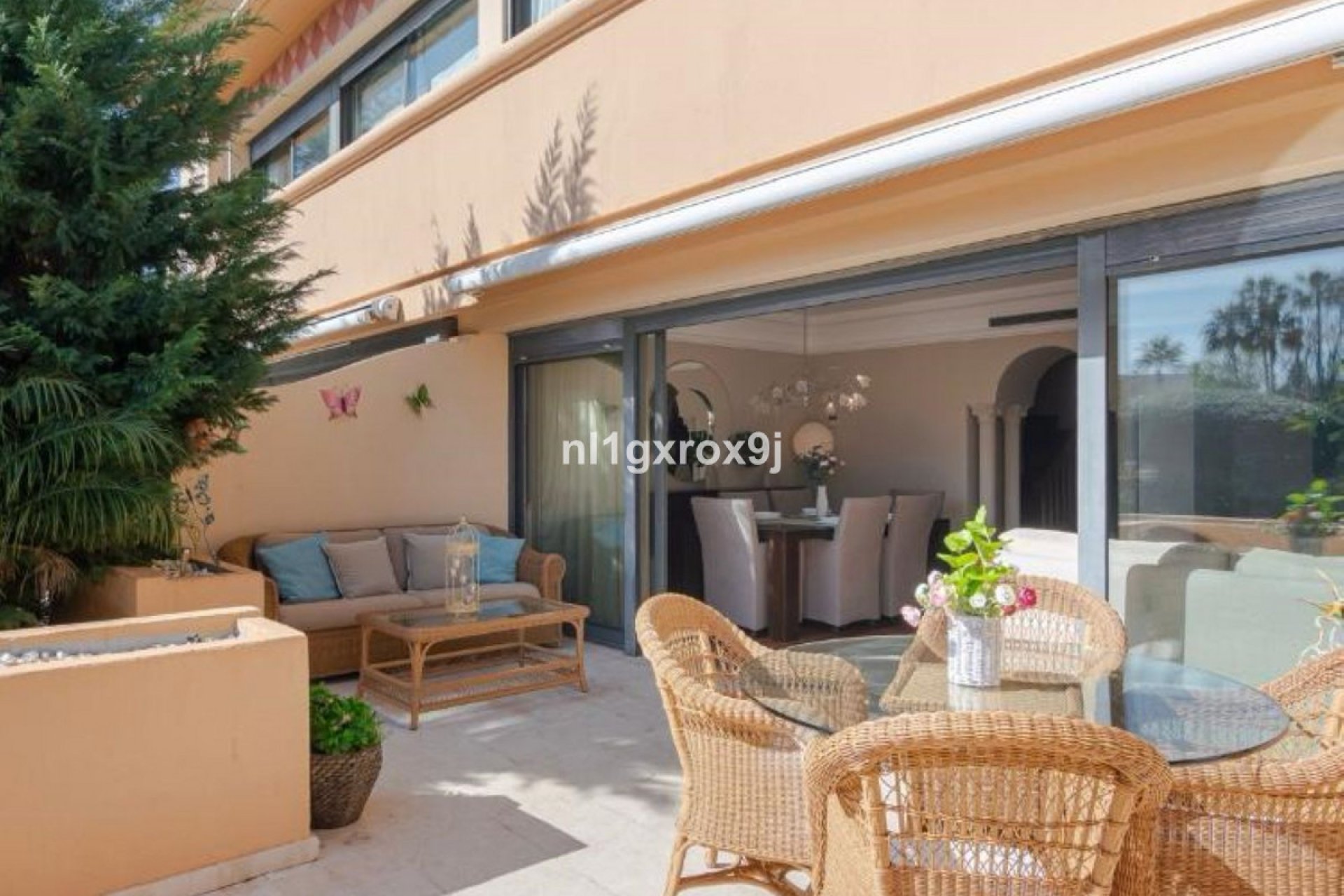 Resale - Apartment - Ground Floor Apartment - Marbella - Nueva Andalucia