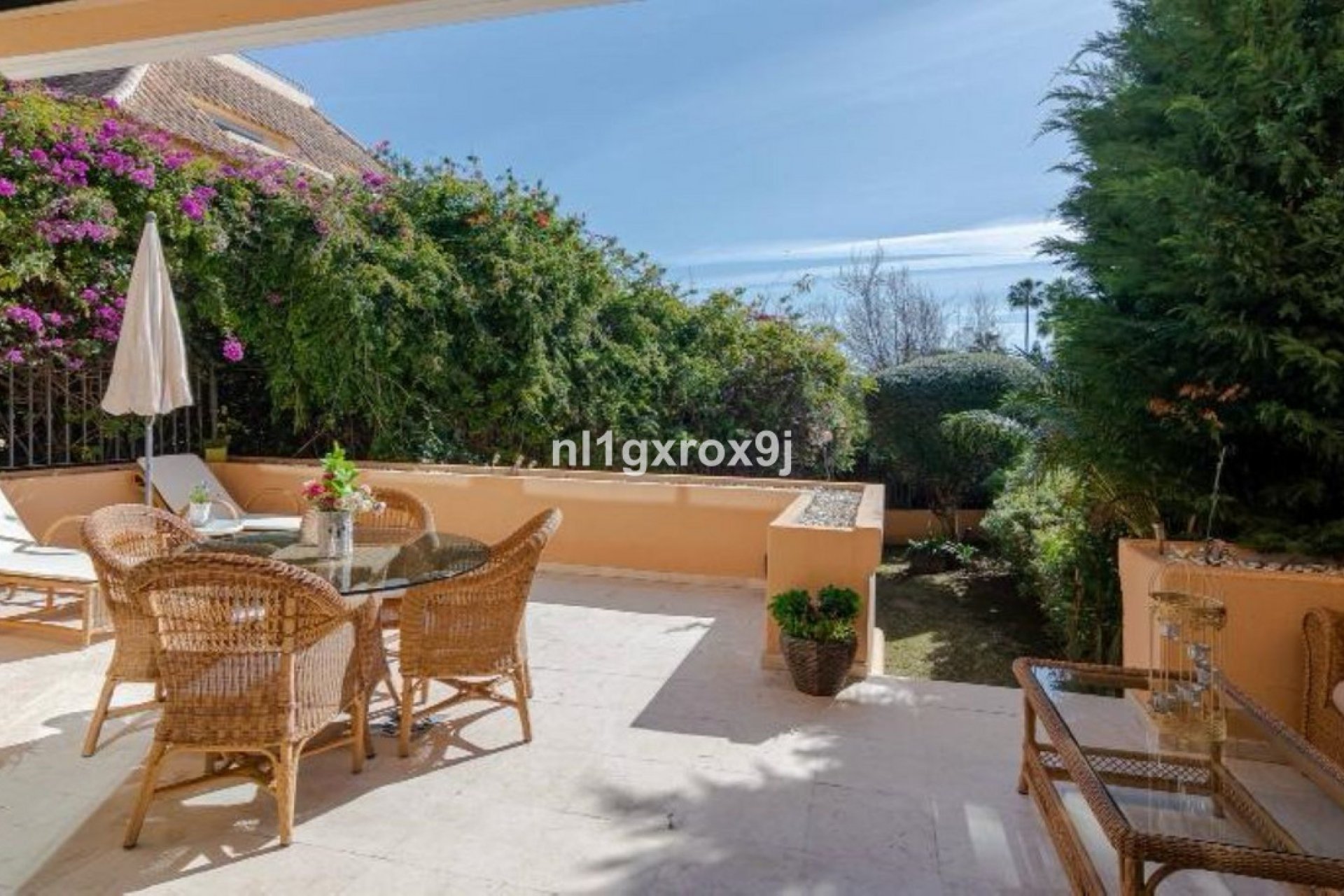 Resale - Apartment - Ground Floor Apartment - Marbella - Nueva Andalucia