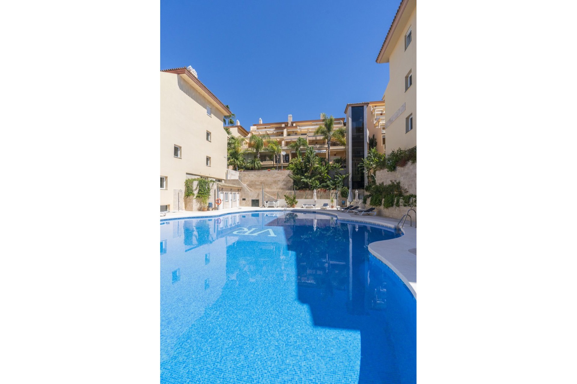 Resale - Apartment - Ground Floor Apartment - Marbella - Nueva Andalucia