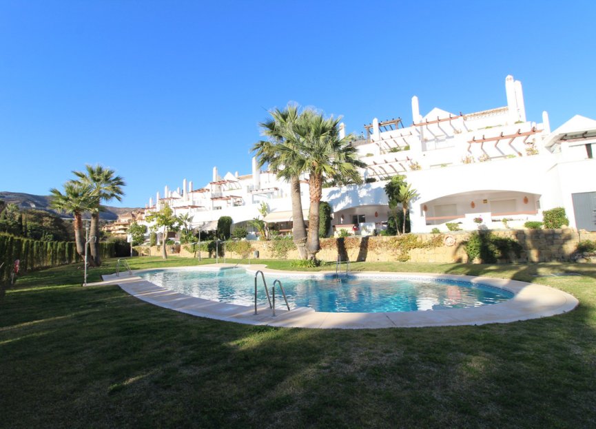 Resale - Apartment - Ground Floor Apartment - Marbella - Nueva Andalucia