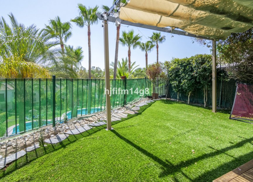 Resale - Apartment - Ground Floor Apartment - Marbella - Nueva Andalucia