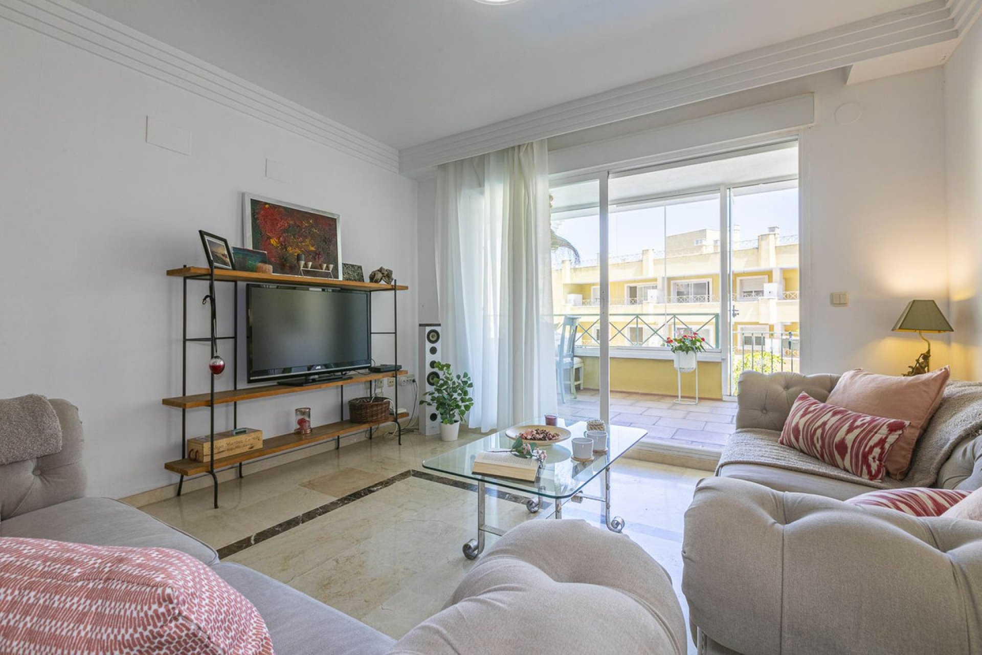 Resale - Apartment - Ground Floor Apartment - Marbella - Nueva Andalucia