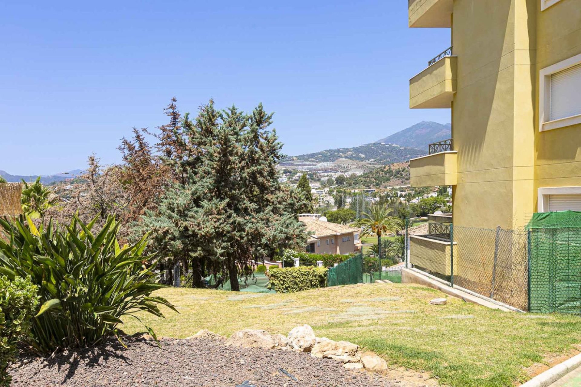 Resale - Apartment - Ground Floor Apartment - Marbella - Nueva Andalucia