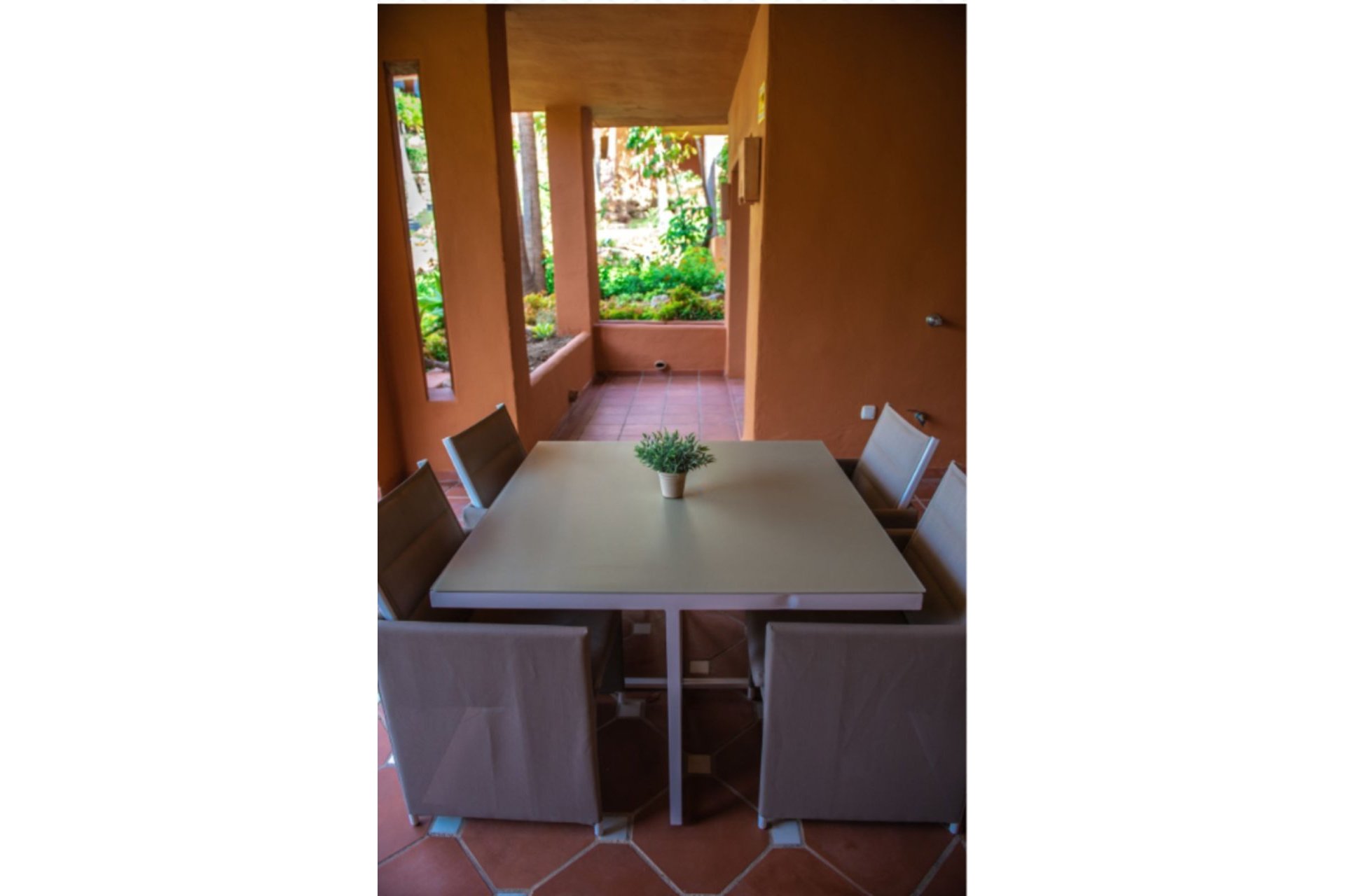 Resale - Apartment - Ground Floor Apartment - Marbella - Nueva Andalucia