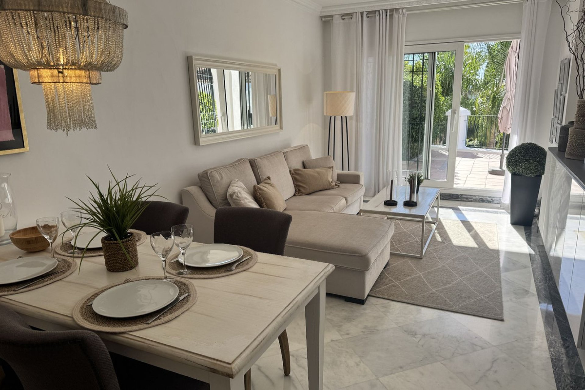 Resale - Apartment - Ground Floor Apartment - Marbella - Nueva Andalucia