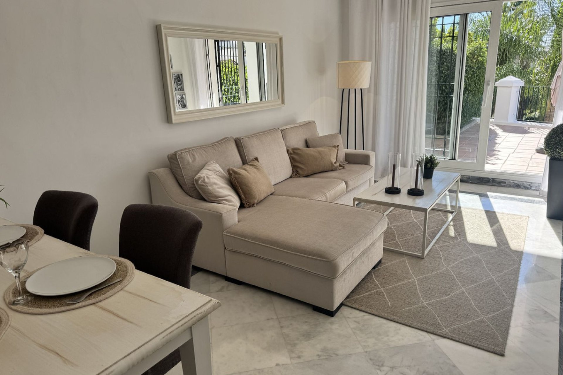 Resale - Apartment - Ground Floor Apartment - Marbella - Nueva Andalucia