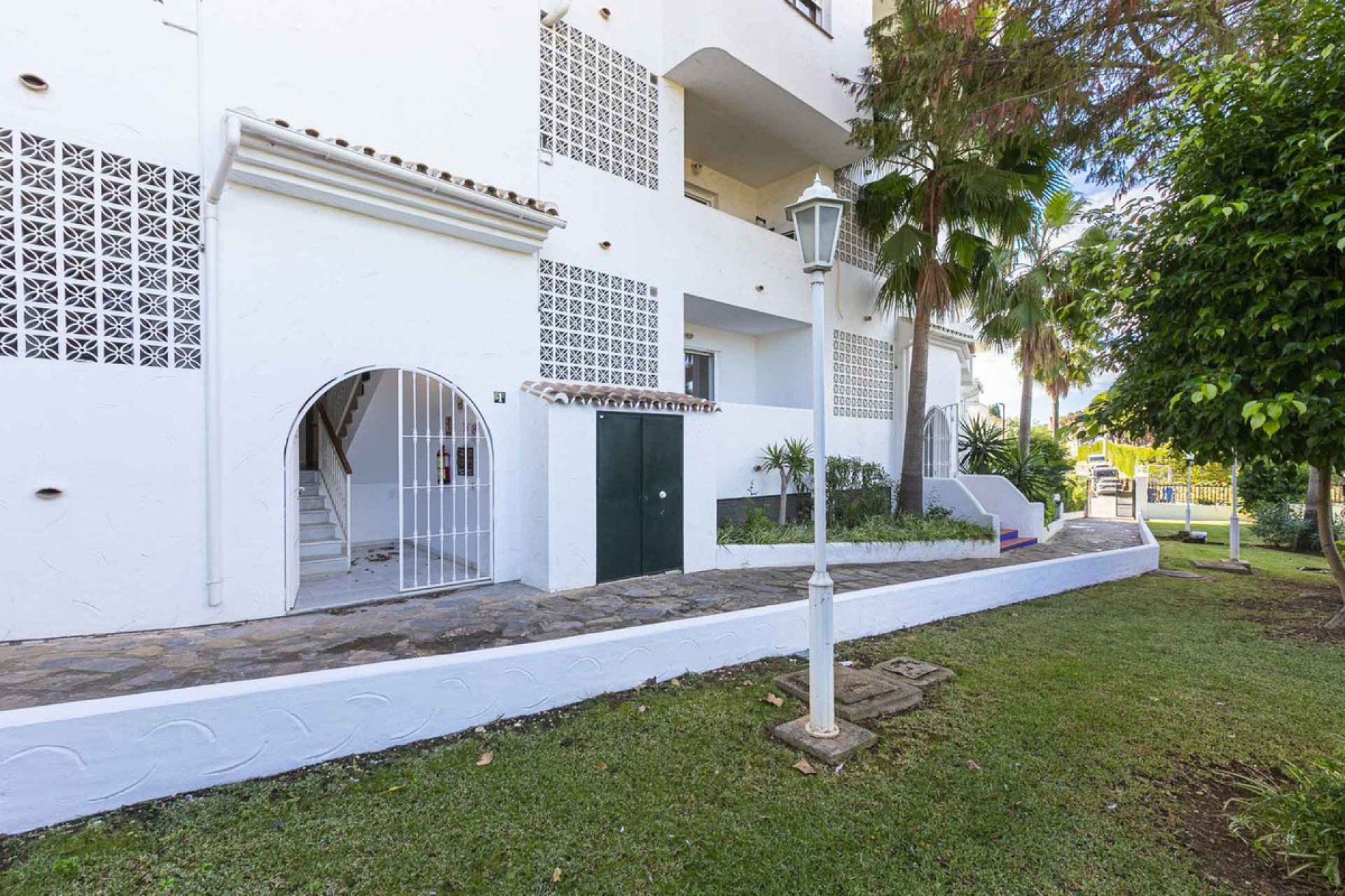 Resale - Apartment - Ground Floor Apartment - Marbella - Nueva Andalucia