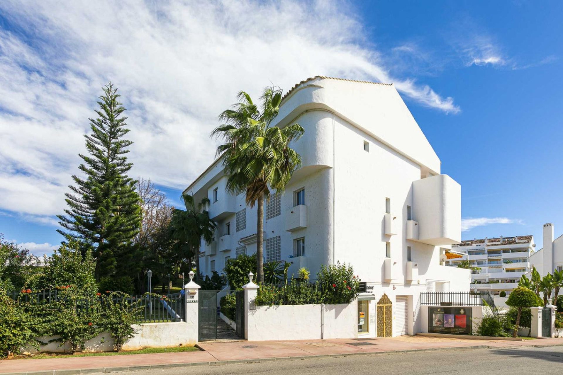 Resale - Apartment - Ground Floor Apartment - Marbella - Nueva Andalucia