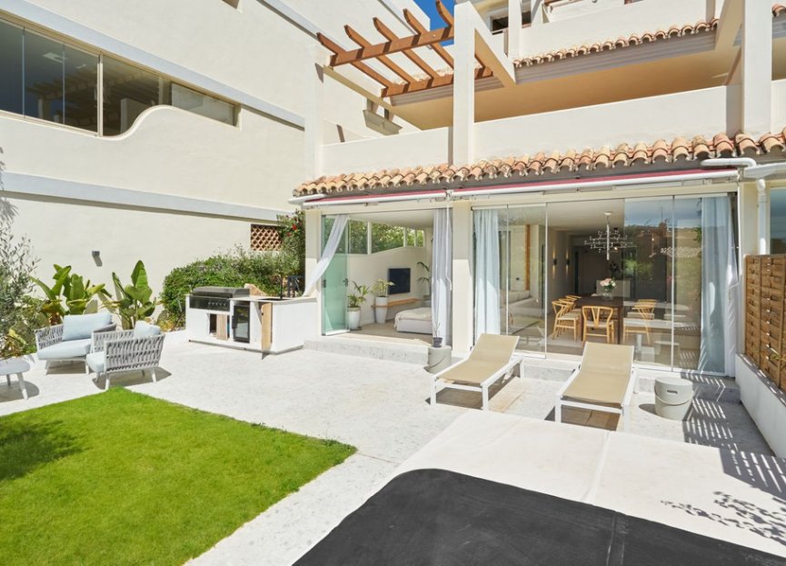 Resale - Apartment - Ground Floor Apartment - Marbella - Nueva Andalucia