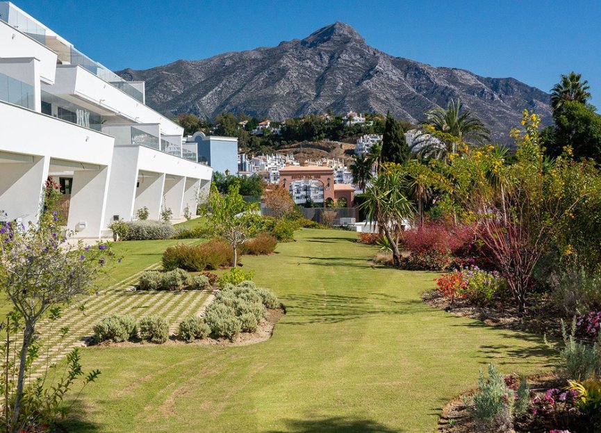 Resale - Apartment - Ground Floor Apartment - Marbella - Nueva Andalucia