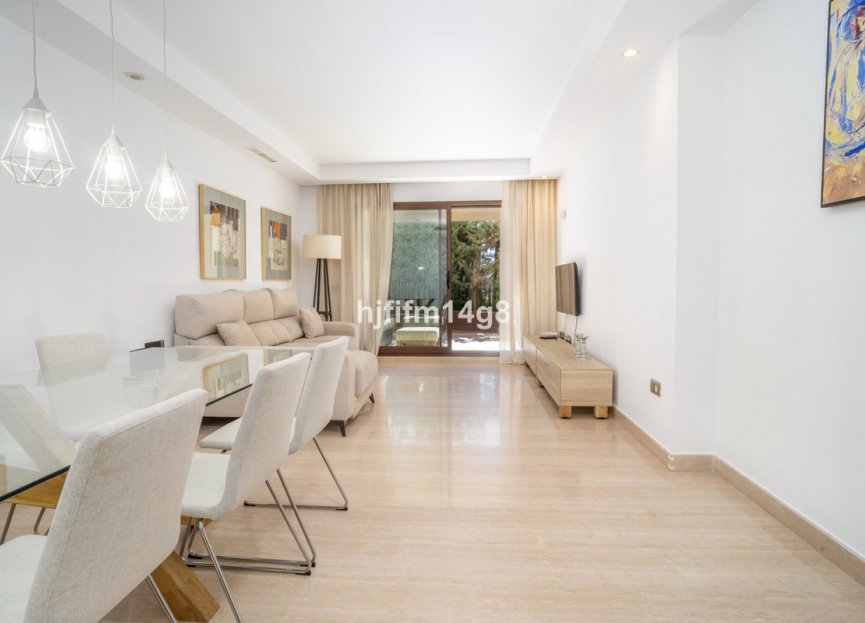 Resale - Apartment - Ground Floor Apartment - Marbella - Nueva Andalucia