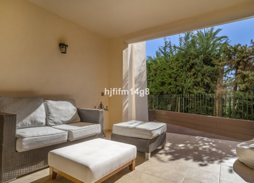 Resale - Apartment - Ground Floor Apartment - Marbella - Nueva Andalucia