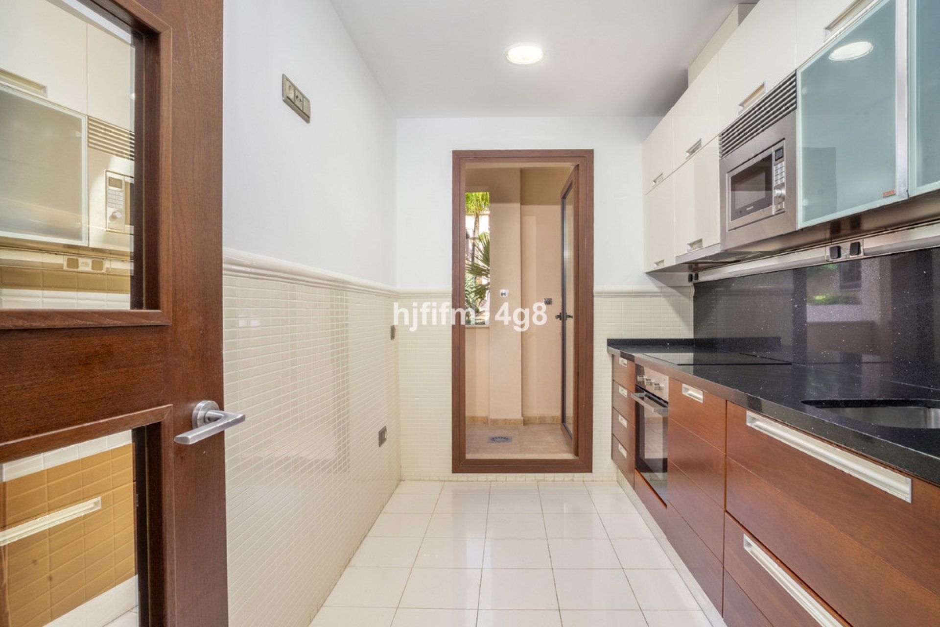 Resale - Apartment - Ground Floor Apartment - Marbella - Nueva Andalucia