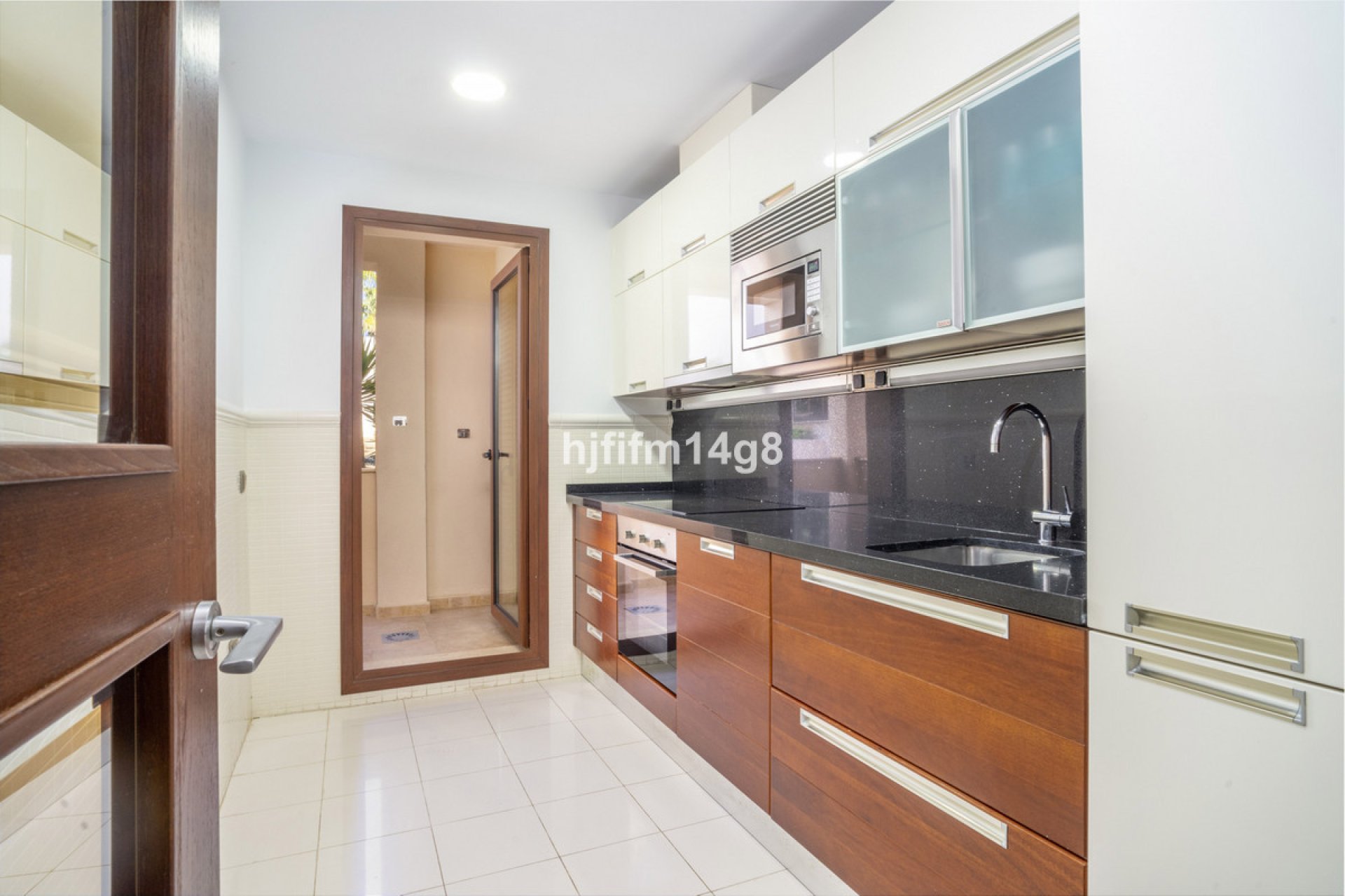 Resale - Apartment - Ground Floor Apartment - Marbella - Nueva Andalucia