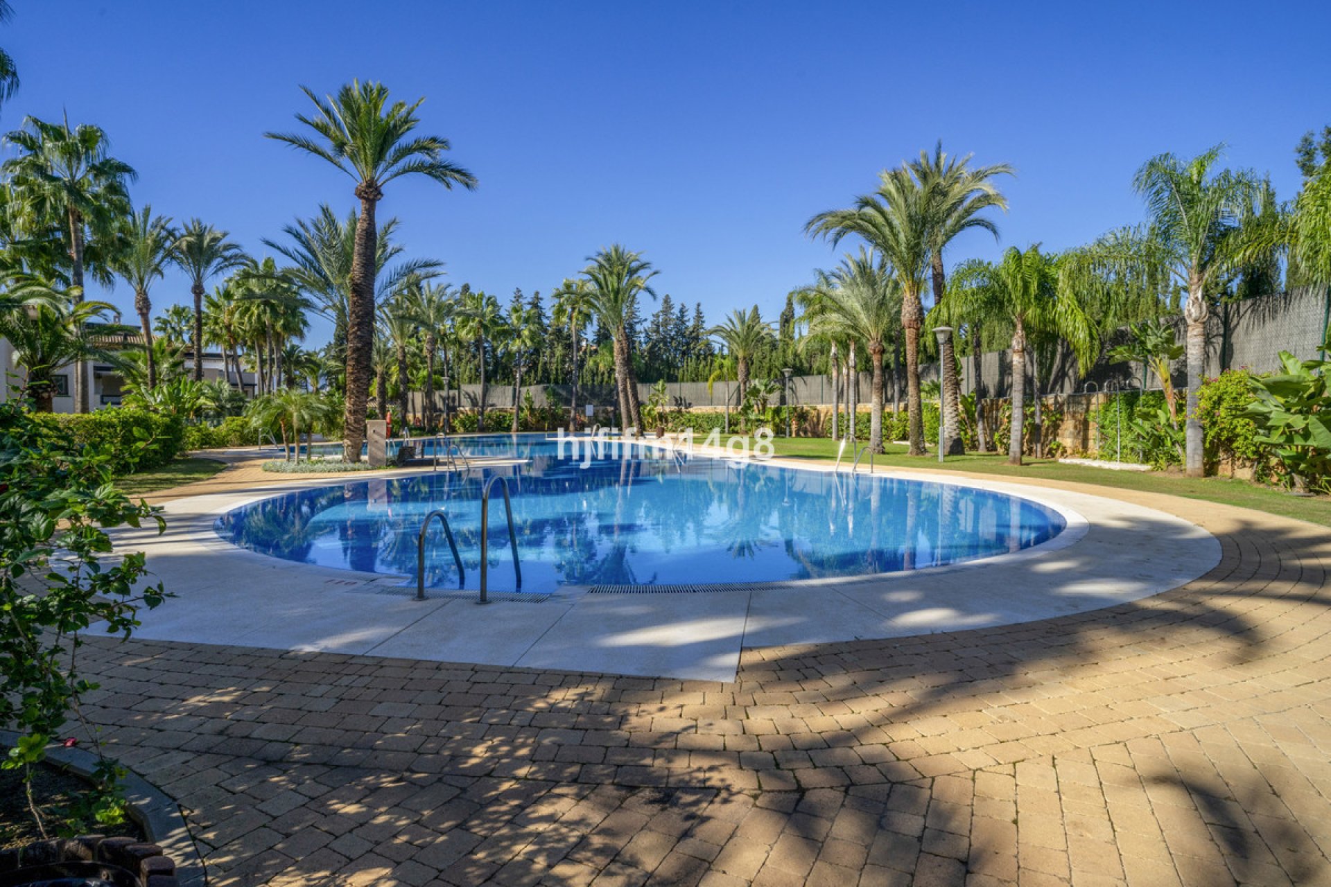 Resale - Apartment - Ground Floor Apartment - Marbella - Nueva Andalucia