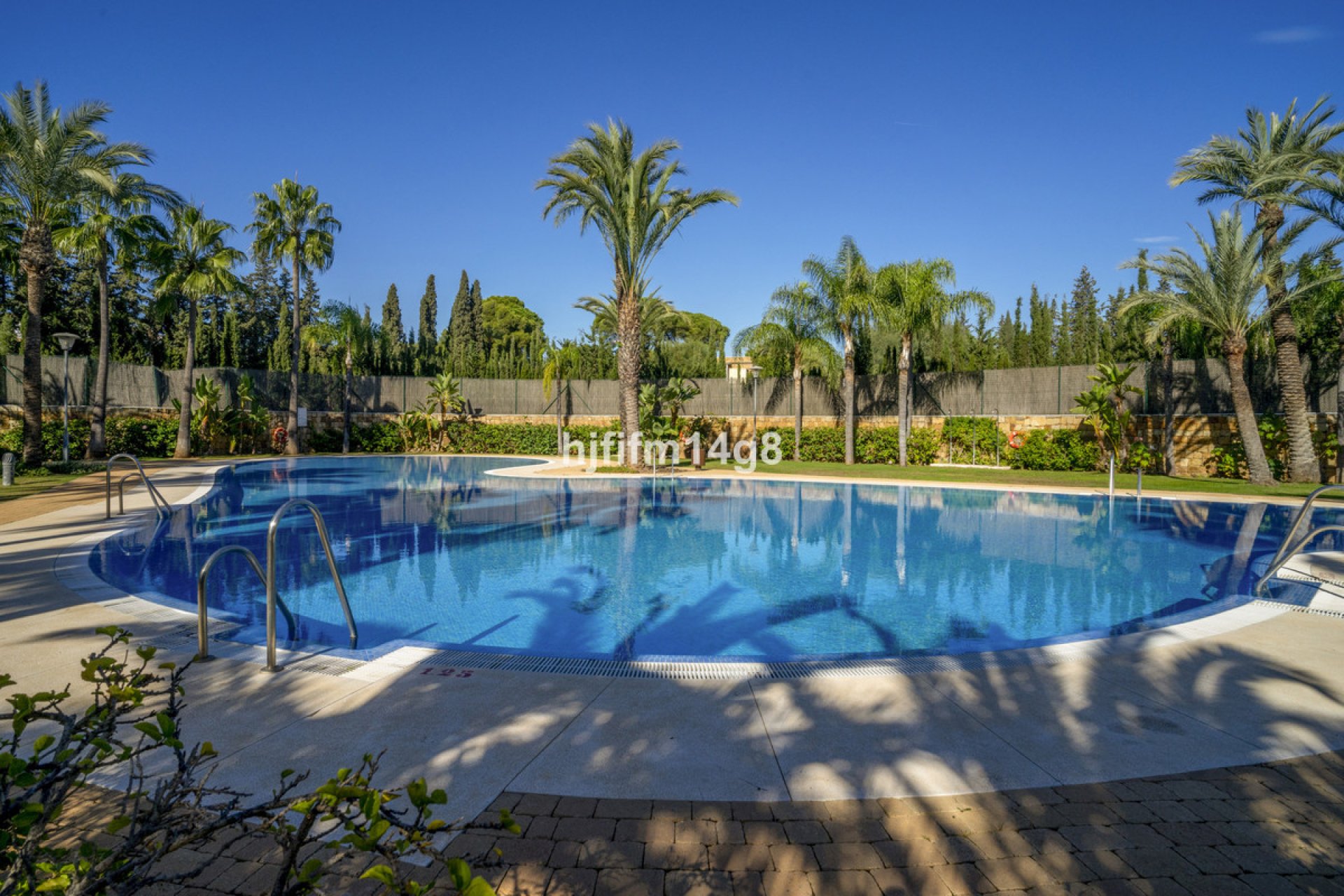 Resale - Apartment - Ground Floor Apartment - Marbella - Nueva Andalucia