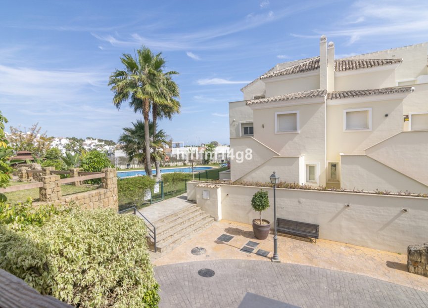 Resale - Apartment - Ground Floor Apartment - Marbella - Nueva Andalucia