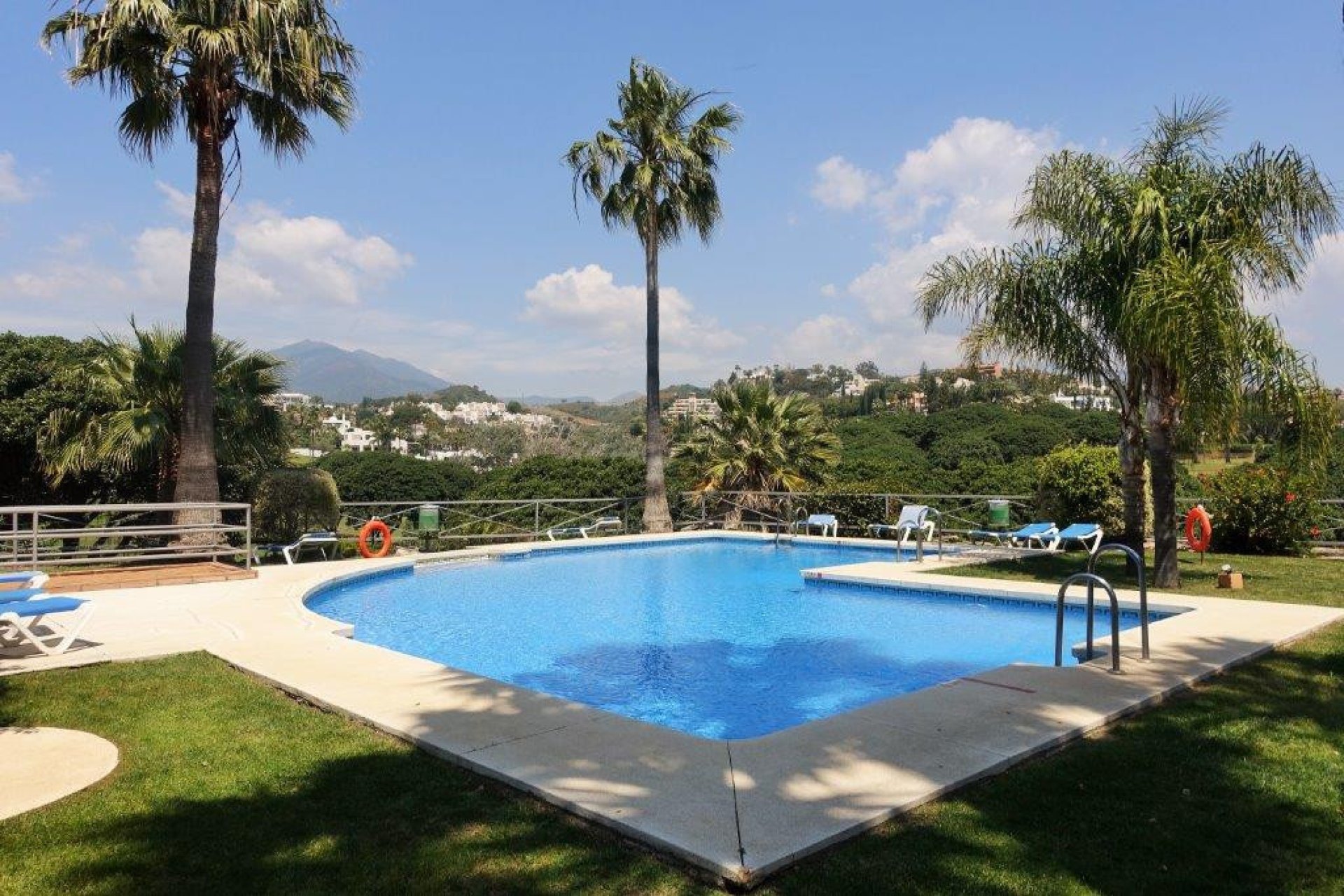 Resale - Apartment - Ground Floor Apartment - Marbella - Nueva Andalucia