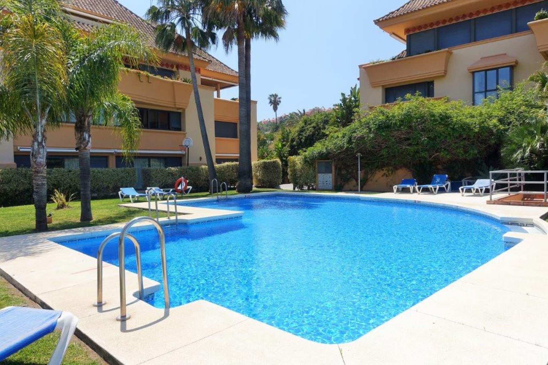 Resale - Apartment - Ground Floor Apartment - Marbella - Nueva Andalucia