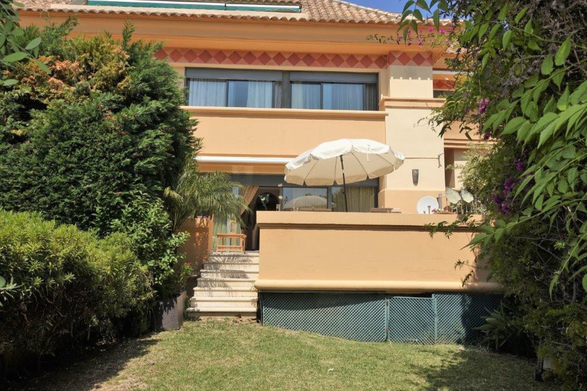 Resale - Apartment - Ground Floor Apartment - Marbella - Nueva Andalucia