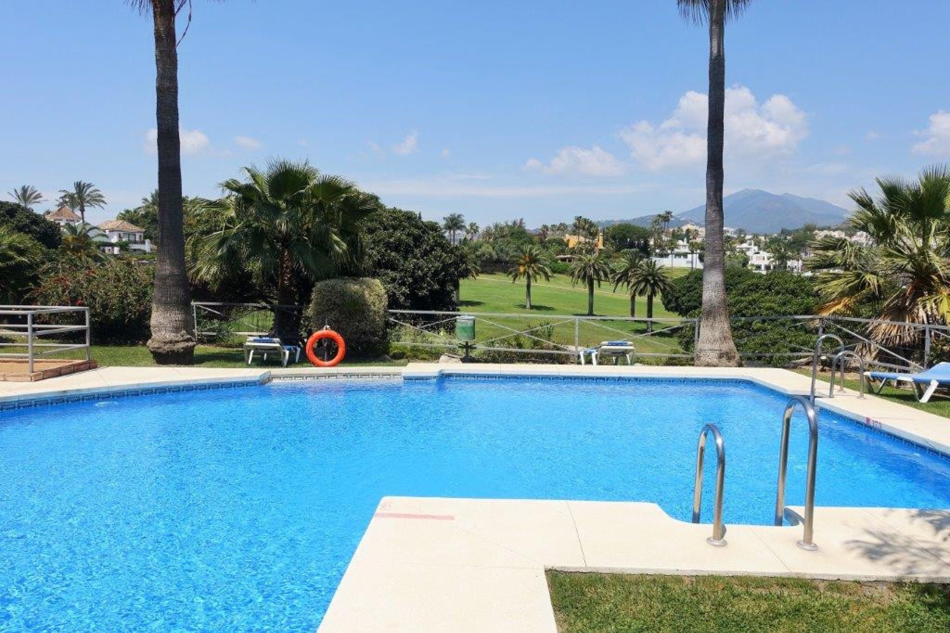 Resale - Apartment - Ground Floor Apartment - Marbella - Nueva Andalucia