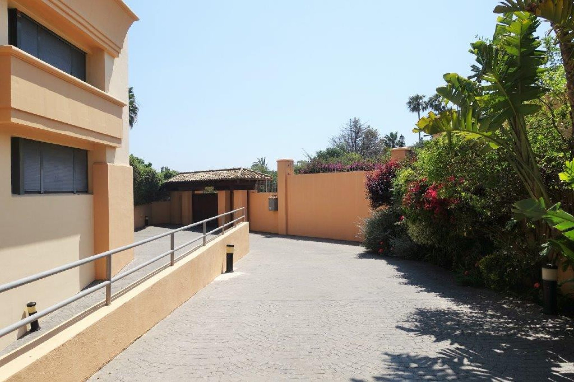 Resale - Apartment - Ground Floor Apartment - Marbella - Nueva Andalucia