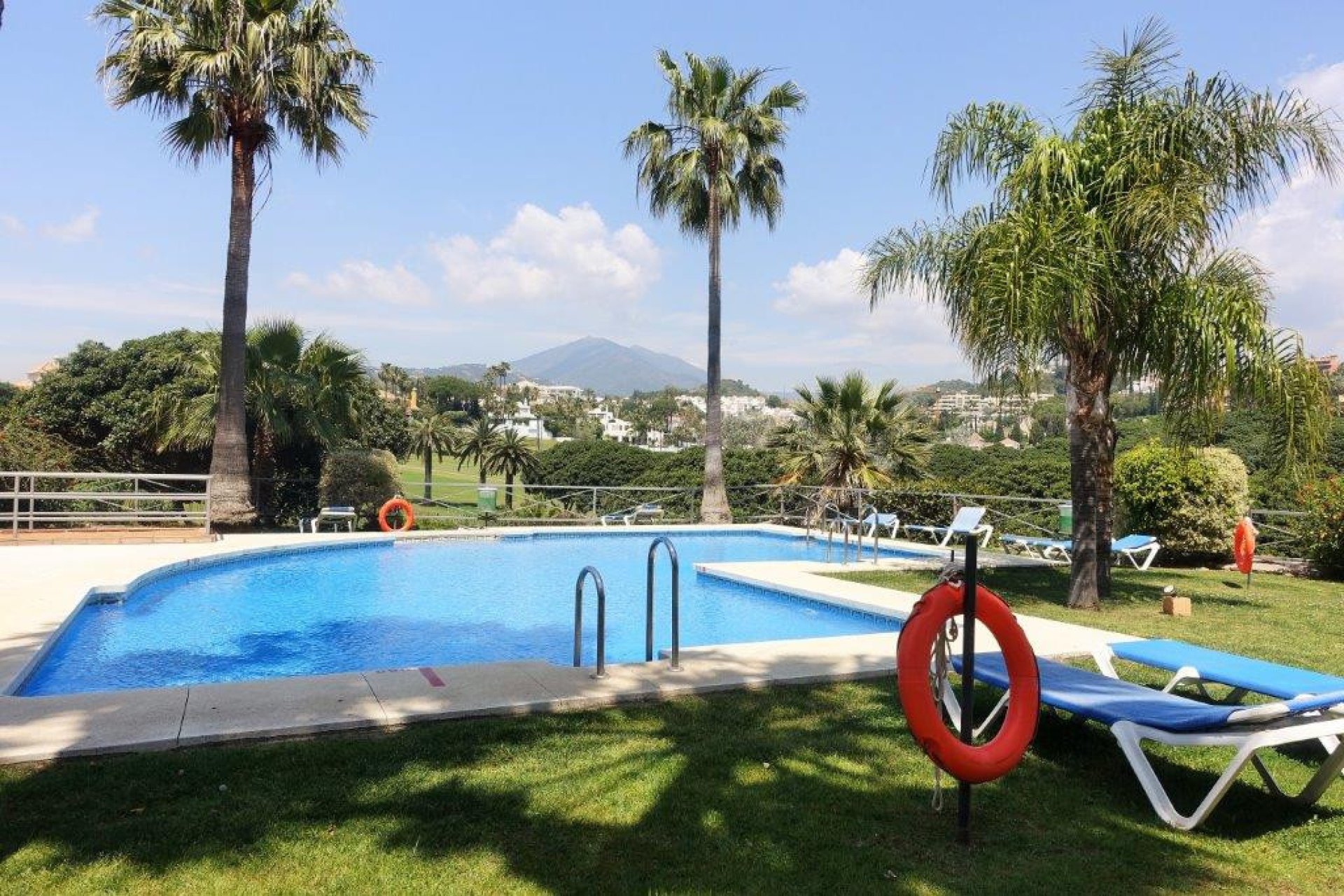 Resale - Apartment - Ground Floor Apartment - Marbella - Nueva Andalucia