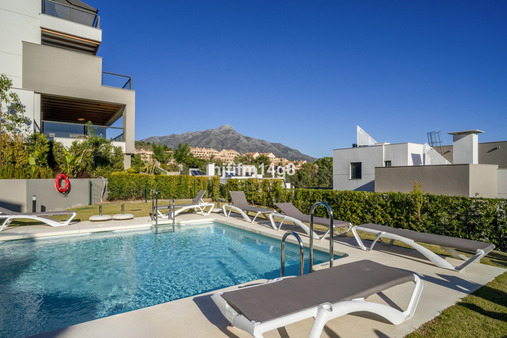 Resale - Apartment - Ground Floor Apartment - Marbella - Nueva Andalucia