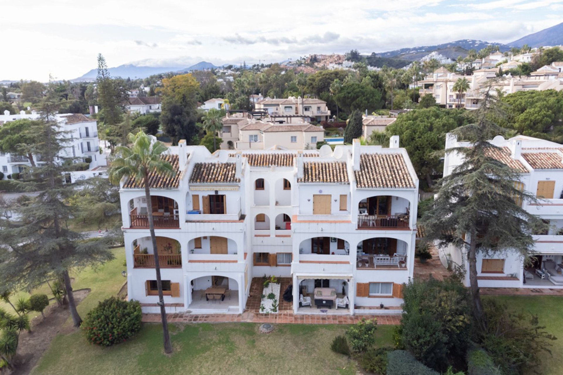 Resale - Apartment - Ground Floor Apartment - Marbella - Nueva Andalucia