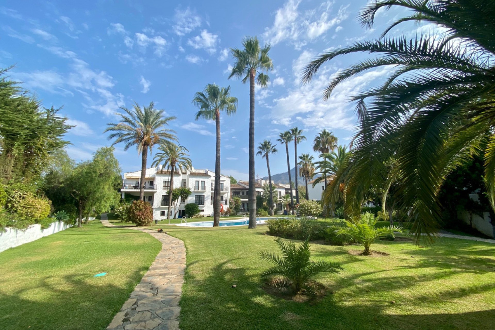 Resale - Apartment - Ground Floor Apartment - Marbella - Nueva Andalucia