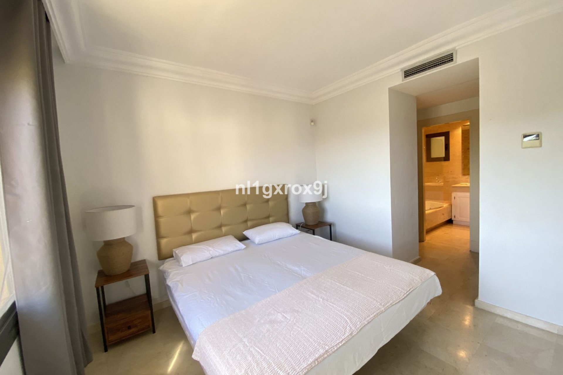 Resale - Apartment - Ground Floor Apartment - Marbella - Nueva Andalucia