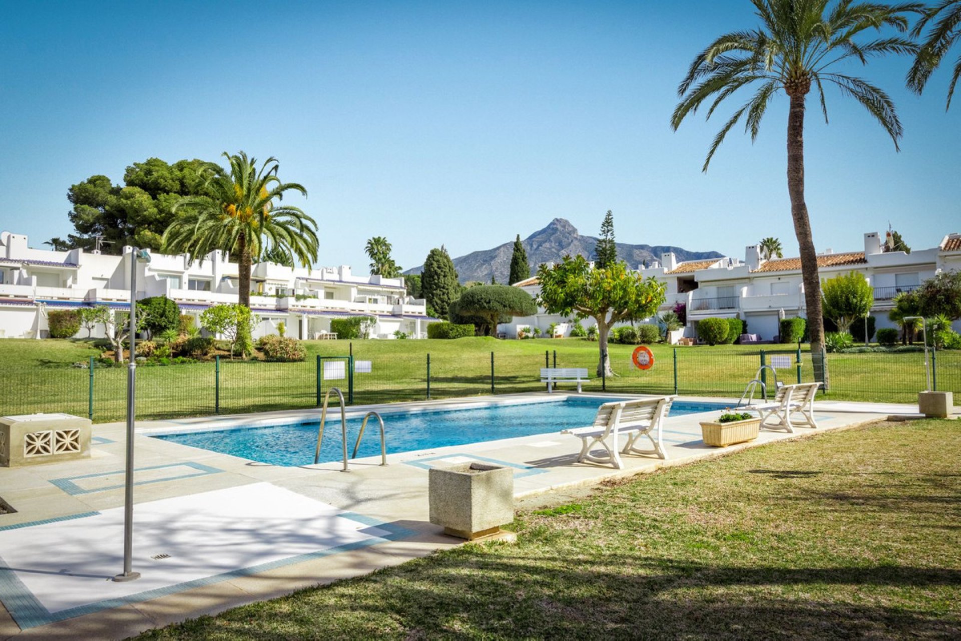 Resale - Apartment - Ground Floor Apartment - Marbella - Nueva Andalucia