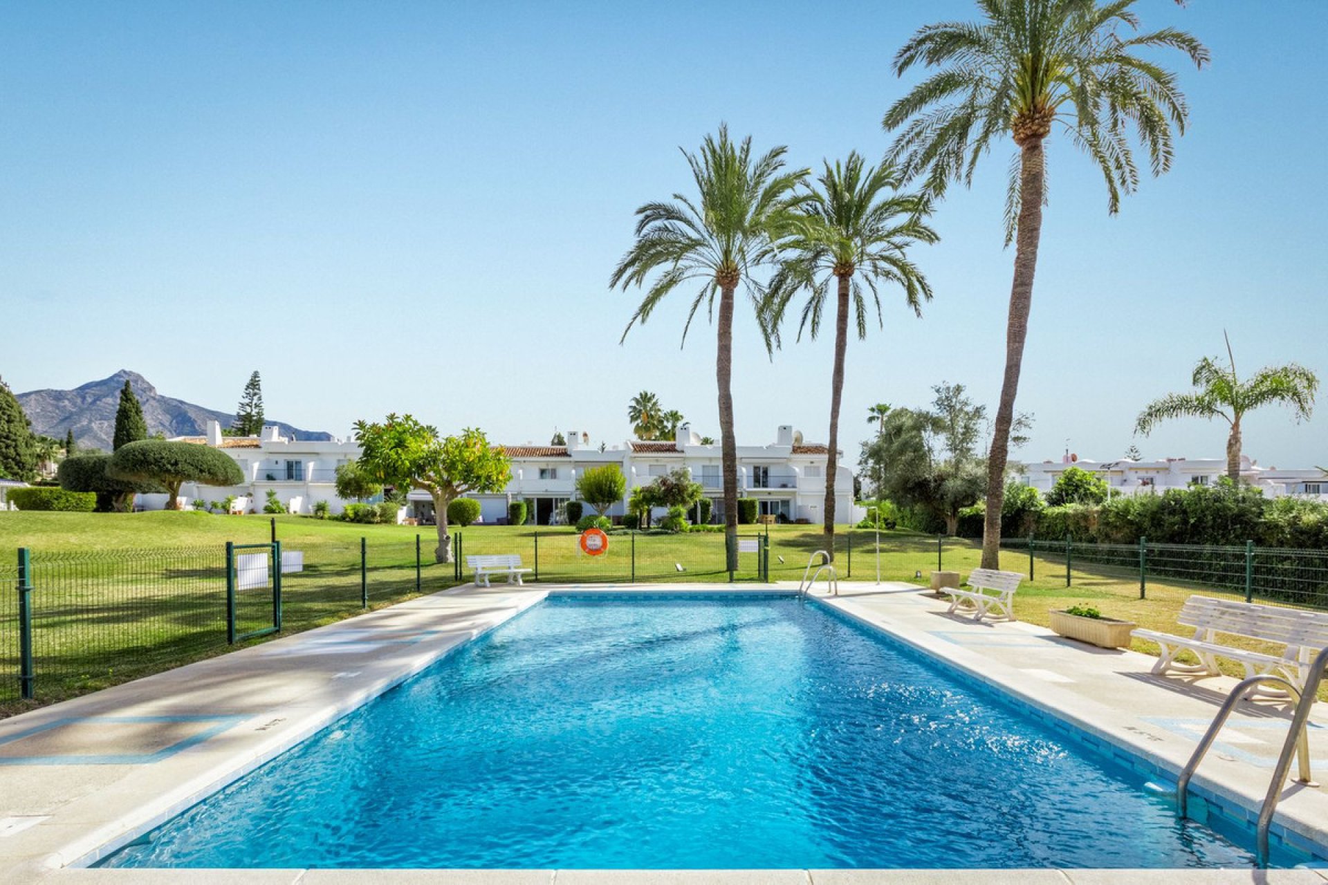 Resale - Apartment - Ground Floor Apartment - Marbella - Nueva Andalucia