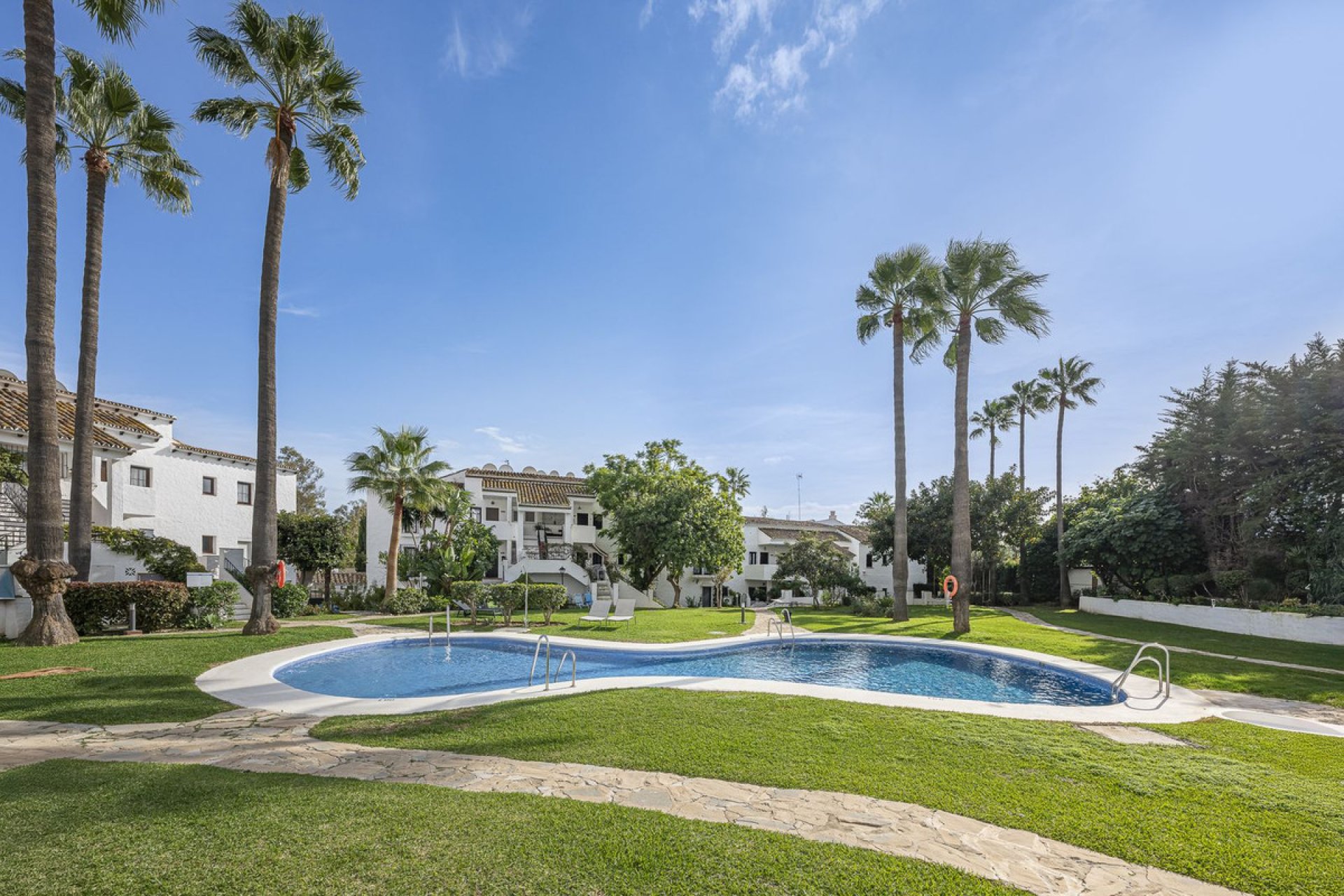 Resale - Apartment - Ground Floor Apartment - Marbella - Nueva Andalucia