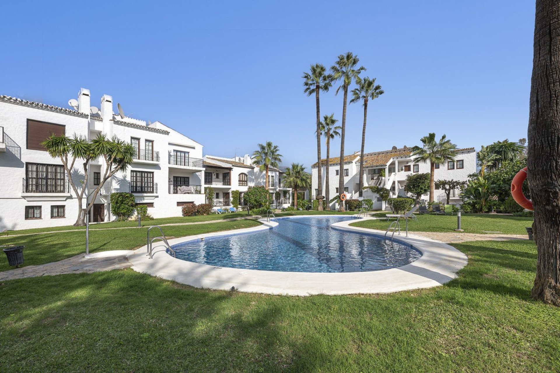 Resale - Apartment - Ground Floor Apartment - Marbella - Nueva Andalucia